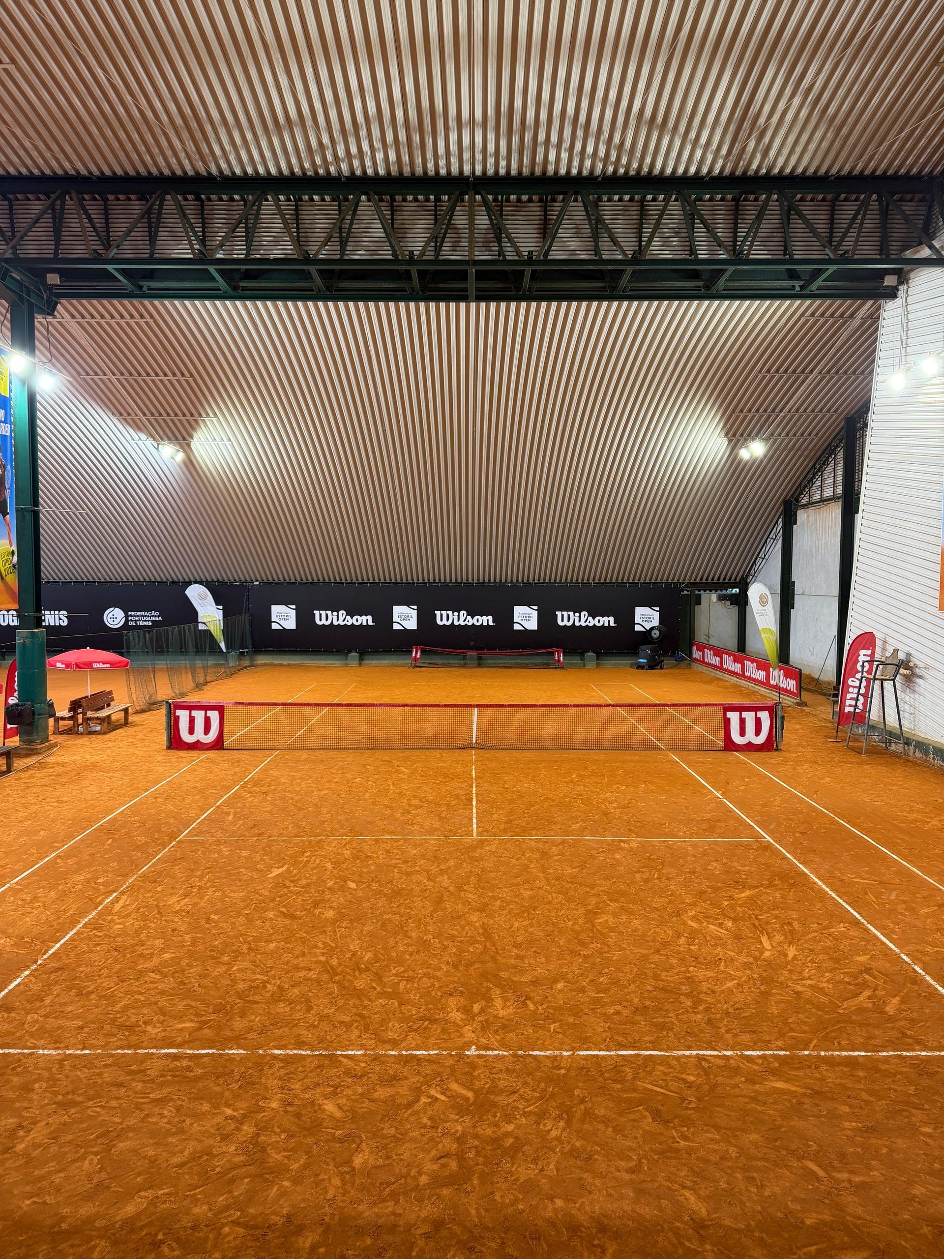 Covered clay tennis court at Clube de Ténis do Estoril